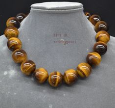 jewelry: hand knotted each bead, natural tiger's eye stone necklace color: as picture Diameter: 20 mm bead grade: AAA+ bead material: natural tiger's eye stone body: sometime individual with tiny blemishes luster : high shape: round Necklace length: select chain : white gold color clasp Packing:Beautiful Pouch Click on the image(s) for larger view If you want to order of different style. Please feel free contact me . Thank you . The other tiger's eye jewelries : https://www.etsy.com/shop/wedding Grey Pearl Earrings, Brown Beaded Necklace, Tiger Eye Jewelry, Blue Beaded Necklace, Tigers Eye Necklace, Necklace Men, Stone Beaded Necklace, Jewelry Hand, Round Necklace