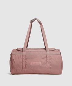 Shop the Active Gym Bag Small in brick brown. With next day delivery and free returns, shop online today at Gymshark. Aesthetic Gym Bag, Gymshark Fits, Aesthetic Gym, Gym Jacket, Gym Routine, Sport Dress, Seamless Leggings, Extra Storage, Dresses With Leggings