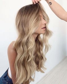 Unique Prom Hairstyles, Curled Blonde Hair, Loose Curls Hairstyles, Summer Blonde Hair, Wavy Hairstyle, Beach Wave Hair, Curls For Long Hair, Prom Hair Down, Ball Hairstyles