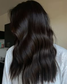 Dark Chocolate Brown Hair, Brown Hair Inspiration, Rambut Brunette, Black Brown Hair, Brown Hair Dye