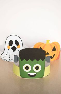 Looking for a quick and easy Halloween craft? These printable headbands are perfect for classroom parties or a fun afternoon at home! Halloween Headband Craft, Halloween Handprint Crafts, Halloween Band, Halloween Headbands, Easy Halloween Craft, Halloween Science, Headband Crafts