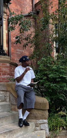 Cool Poses For Pictures Men, Nerd Fashion Aesthetic, New Orleans Street Style, Lil Yachty Fits, Paper Boy Hat Outfit, Grandpa Fashion Aesthetic, Lil Yachty Outfits, Businesses Outfits