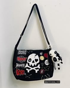 Grunge Backpack, Alt Style Outfit, Gothic Backpacks, Punk Bag, Aesthetic Purse, Diy Clothes Accessories, Kawaii Bags, Purse Essentials, Backpack Decoration