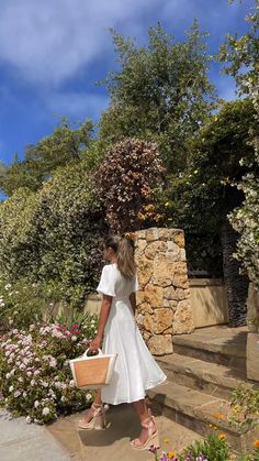 Italian Rivera Outfit, Meditterean Outfits, French Winery Outfit, Italian Countryside Fashion, South Of France Fashion Summer, European Countryside Outfit, Europe Modest Outfits, French Vineyard Outfit, Tuscany Winery Outfit