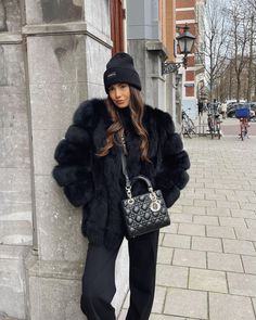 Fur Coat Outfits, Fur Outfit, Bubble Coat, Ny Style, Ootd Winter, Sleek Dress, Luxury Bag, Outfits Winter