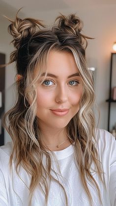 Round Face Perfection: Best 20 Half-Up Half-Down Hairstyles to Enhance Your Features Half Up Crimped Hairstyles, Hair Buns Half Up Half Down, Festival Hairstyles Half Up Half Down, Boho Space Buns, Raving Hairstyles, Space Bun Wedding Hair, Festival Hair Inspiration, Simple Cute Half Up Half Down, Half Back Braided Hairstyles