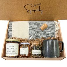 the gift box contains two mugs, tea and spices