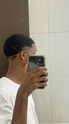 Afro Hair Fade, Taper Fade Short Hair, Waves Hairstyle Men, Low Taper Fade Haircut, Black Hair Cuts, Waves Haircut, Cornrow Hairstyles For Men, Shaved Hair Designs, Natural Hair Short Cuts