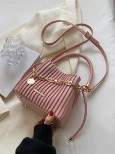 Circle Purse, Pink Shoulder Bag, Bag With Chain, Mini Bucket Bags, Fancy Bags, Pretty Bags