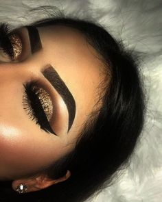 Alat Makeup, Makeup Tip, Holiday Makeup Looks, Smink Inspiration, Make Up Looks, Holiday Makeup, Hooded Eyes, Makeup Goals, Cut Crease