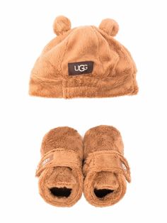 brown Beanie: faux-fur detail logo patch to the side round toe front touch-strap fastening branded insole flat sole Boots: logo patch to the front pop-up animal ears This item is made from at least 50% recycled or upcycled materials. For recycled synthetic clothing products, we highly recommend using a microfibre-catching washing bag to ensure that no microplastics that can pollute water are released in the process. Learn more about what makes a product Conscious on our Conscious Criteria page Baby Ugg Boots, Brown Beanie, Ugg Kids, Faux Fur Material, Dolce And Gabbana Kids, Faux Fur Boots, Toddler Hat, Kids Uggs, Girl Things