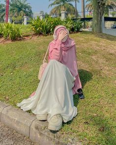 Barang Aesthetic, Islamic Modest Fashion, Muslimah Photography, Cake Girl, Islamic Cartoon, 90s Bollywood, Hijabi Aesthetic, Muslimah Aesthetic