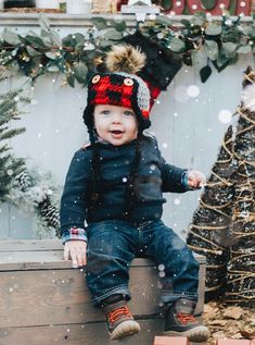 Soft crochet lumberjack hat is adorable on kids. Plaid baby hat is accented with wooden buttons and a faux fur pom pom for a natural look. Buffalo plaid hat is a great baby gift. Infant crochet boy hat is crocheted with premium chunky acrylic yarn in a beautiful stitch. Keeps your kids warm in the cold Canadian winter months. Made with care by Crocheting for Two. Ready to ship. Sizes: 0-6 months, 6-12 months, 12-24 months, Toddler, Youth Small, Youth Large and Adult All items are made in a smoke Winter Hat For Toddler Boy, Tous For Toddler Boy, Lumberjack Hat, Baby Boy Winter Hats, Boys Winter Hats, Crochet Hats For Boys, Crochet Mittens Pattern, Lumberjack Baby Shower, Lumberjack Baby