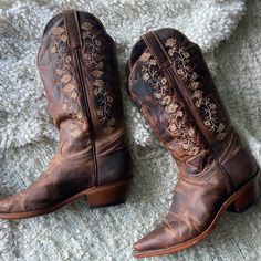 Rarely Worn, Very Pretty Detail. Best For Narrow Feet. Purchased From A Real Cowboy Boot Store Pretty Cowboy Boots, Cowboy Boots Vintage, Real Cowboys, Brown Cowboy Boots, Vintage Cowboy Boots, Leather Cowboy Boots, Cowboy Boot, Heartland, Rodeo