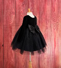 Little Darln Boutique  Our enchanting Knee Length flower girl dresses are sure to turn heads! This beautiful elegant sophisticated dress is handmade, the bodice consists of soft black velvet material, the back of the dress consists of a black satin detachable bow, with zipper for closure. The skirt consists of 4 Black layers of tulle with the top layer consisting with sowed in pearl beads. The fifth layer is made of lining with crinoline for fullness.  Dress Is Pictured with a petticoat NOT INCLUDED https://www.etsy.com/listing/1316417982/white-knee-length-petticoat-wedding?click_key=41cb8b0ae4587efa582b0a433f3f5e0cde12aec0%3A1316417982&click_sum=af1df37b&ref=shop_home_active_1 Visit our store, more items to come!  https://www.etsy.com/shop/LittledarlnBoutique?ref=profile_header CUSTOM MEA Christmas Wedding Flowers, Black Flower Girl Dress, Photoshoot Birthday, Elegant Wedding Flowers, Toddler Girl Fall, Toddler Christmas Dress, Princess Dress Kids, Elegant Black Dress, Satin Noir