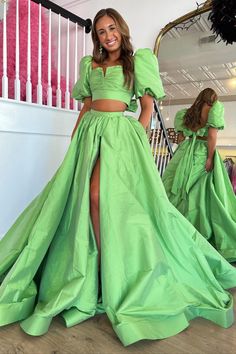 Experience captivating enchantment at your next special occasion in this gorgeous two-piece green formal dress. Boasting a scoop neck, fluttery puff sleeves, and a tie-back, the showstopping silhouette is completed with a beautiful A-line skirt, a side slit, and a sweeping train. Let your femininity shine and make a lasting impression!#prom#promdresses#promgown#formaldress#formaloutfit#seniorpromdress#promgown#blacktieeventdresses Two Piece Long Dress, Satin Long Prom Dress, Prom Dress With Split, Puffy Sleeve Dress, Prom Dress Trends, Prom Dress With Train, Navy Blue Prom Dresses, Prom Dress Shoes, White Homecoming Dresses