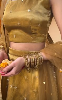 Small Desi Wedding, Falak Tak, Extravagant Outfits, Appropriate Outfits, Gold Lehenga, Simple Lehenga, Trendy Outfits Indian, Fyp Aesthetic, Indian Outfits Lehenga