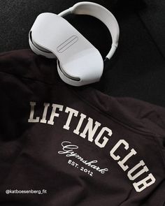 @katboesenberg_fit is making sure she has her sweater for those winter gym sessions Winter Workout, Pullover Sweatshirt, Headphones