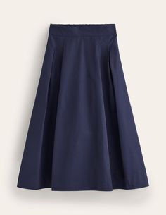 Voluminous and versatile in equal measure, this skirt sits at a midi length. It's crafted from a lightweight taffeta fabric and finished with a pull-on waist and signature Boden side seam pockets. Silk Skirts, Closet Cosplay, Taffeta Skirt, Taffeta Fabric, Boden Uk, Sharp Dressed Man, Blue Skirt, Silk Skirt, Winter 2024