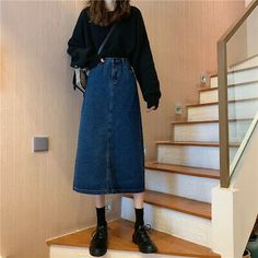 Long Denim Skirt Outfit, Long Denim Skirts, Long Skirt Casual, Jean Skirt Outfits, A Line Denim Skirt, Denim Shorts Outfit, Long Jean Skirt, Long Skirt Fashion, High Waisted Denim Skirt