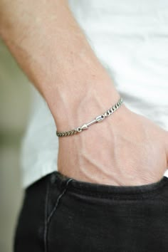 Arrow bracelet for men - silver tone link chain bracelet with a silver plated arrow charm. The chain is brass and the charm is silver plated. Clasp closure. The bracelet is 7 1/2 inch long. If you would like a different length, you can choose your option at checkout. This bracelet is great as a gift for a man or a boy. All of our jewelry comes wrapped and ready for gift giving! Visit our shop for more similar items: http://www.etsy.com/shop/principles Mens Jewelry Bracelet Silver, Silver Bracelet Designs, Boys Bracelets, Mens Chain Bracelet, Arrow Bracelet, Mens Silver Jewelry, Silver Arrow, Silver Chain For Men, Silver Link Chain