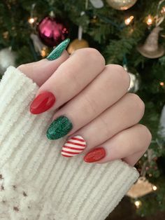 Green And Red Candy Cane Nails, Christmas Striped Nails, Green And Red Sparkly Christmas Nails, Red And Green Striped Nails, Red And Green Candy Cane Nails, Green Red And White Nails, Easy Nail Designs Winter, Red Gray Nails, Red Green Nails Christmas