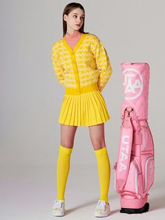 Korean Coat, Casual Sporty Outfits, Korean Female Fashion, Womens Golf Fashion, Girls Golf, Sweater Autumn, Yellow Outfit