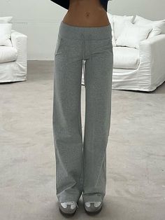 Flare Lounge Pants, Jeans Outfit Summer, Casual Sweatpants, Flare Leg Pants, Stylish Clothes For Women, Mode Inspo, Loose Pants, Looks Chic, Birthday Wishlist