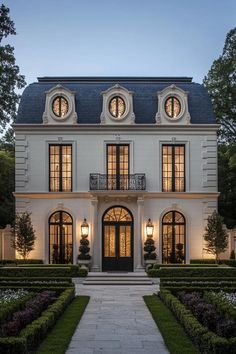 Sophisticated stone mansion with large windows and garden path. Check out the whimsical wonders of big houses where vastness meets imagination, transforming envy into inspiration! French Chateau Style, Stone Mansion, Chateau Style, Suburban House, Stone Facade, Front Steps, French Architecture, Huge Windows, Modern Mansion