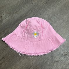 Brand New Without Tags Daisy Bucket Hat, Pink Daisy, Pink White, Bucket Hat, Pink Ladies, Daisy, Women Accessories, Brand New, Tags