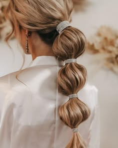 70+ Hottest Bridesmaid Hairstyles For 2023 + Tips & Advice :heart: bridesmaid hairstyles bubble ponytail on long hair rebecca.murphy #weddingforward #wedding #bride #bridesmaidhairstyles #weddinghair Wedding Bubble Braid, Ponytail Hairstyles 2024, Wedding Hairstyles For Bridesmaids Ponytail, Bubble Hairstyle, Hairstyle Ponytail, Strapless Dress Hairstyles, Bridal Hair Down, Niche Ideas, Rave Hair