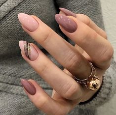 Les faux ongles de couleur bois de rose sont magnifiques et faciles à poser. Utiliser les stickers pour coller vos faux ongles. Vous pouvez les limer pour les raccourcir. Quantité : x24 Forme amande. Envoi sous 48H00 de la région PACA November Nails Ideas 2023, Nails Corporate, Kutek Disney, Unghie Sfumate, Milky Nails, Short Fake Nails, Solid Color Nails, Nagel Tips