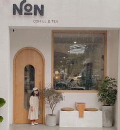 Coffee Shop Homey Vibe, Japandi Coffee Shop, Mini Cafe Design, Coffee Shop Bar Design, Cafe Design Architecture, Bakery Store Design, Cosy Cafe Interior, Minimal Coffee Shop, Shop Architecture