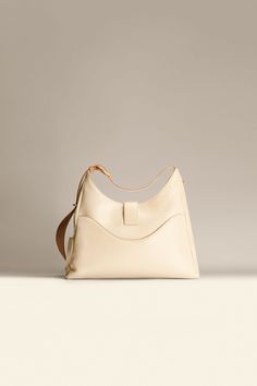 Introducing the Reverie Hobo—a dream come true for the urban adventurer who values conscious artistry. Made for the big dreamer, this soft and resilient bag is crafted from recycled leather scraps, offering a touch as gentle as a cloud. Its graceful silhouette houses multiple interior and exterior pockets, along with a laptop compartment fitting up to a 13" laptop. The fully adjustable shoulder strap adapts to your needs, converting the bag between handbag, satchel, and crossbody styles— matchin 