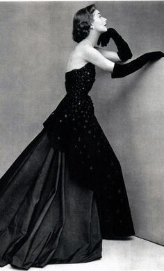 Bow Dress Runway, Dior Vintage Dress, 1950s Gown, Birthday Gown, Opera Dress, Design Moda, Oscar Dresses, History Fashion