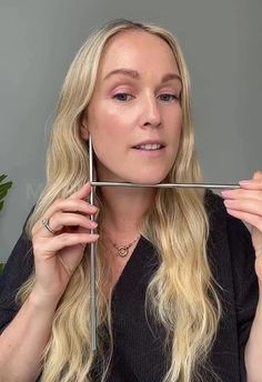 I’m a hairstylist and there’s an easy way to tell if you should have long or short hair - it only takes seconds too Hair Fan, Long To Short Hair, Hair Today, Hair Skin, Great Hair, Hair Dos, Short Hairstyles For Women, Nail Art Design, Hair Hacks