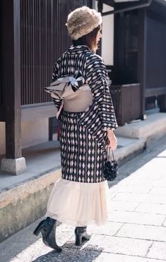 Modern Kimono Fashion, Kimono Modern, Modern Kimono, Versatile Outfits, Drawing Clothes, Japanese Kimono, Kimono Fashion, Japanese Culture, Modern Fashion