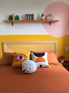 Cabeceira quarto novo Funky Bedroom, Chitre, Indian Room, Polygon Art, Paper Home, Wall Decor Design, Organization Bedroom, Guest Bedrooms, Apartment Room