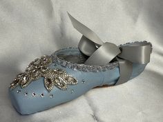 Decorated Capezio Pointe shoe for room or home decoration. All of it is hand painted and decorated with rhinestone crystalized applique and swarovski crystals. Ballet Pointe Shoes, Pointe Shoe, Fancy Shoes, Point Shoes, Pointe Shoes, Ballet Slippers, Mode Inspo, Pretty Shoes, Ice Blue