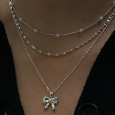 Lover Girl Necklace Silver Chain Layering, Silver Jewelry Layering, Silver Jewelry Necklace Stack, Necklace Stacks Silver, Silver Aesthetic Jewelry, Silver Chains For Women, Silver Jewelry Stack, Dainty Silver Jewelry, Chains Layered