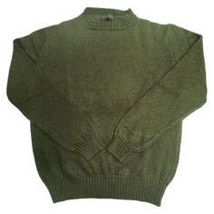 Our chunky crew neck cashmere sweater is a heavier-weight style, curated for maximum warmth and comfort. With ribbing detail at the neck, cuff and waistband, this plain sweater is the perfect addition to every mans Winter wardrobe. 100% Cashmere Dry Clean Only Made in Scotland Plain Sweater, Plain Sweaters, Green Jumpers, Cashmere Accessories, Brand Magazine, Stocking Fillers For Her, Mens Green, Cable Knit Sweater, Green Sweater