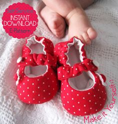 7 sizes  Baby Mary Jane Shoes  PDF Sewing by LittleMelaDesign, $4.65 Baby Shoes Tutorial, Soft Baby Shoes, Baby Shoes Diy, Toddler Slippers, Baby Shoes Pattern, Diy Bebe, Baby Sewing Projects, Baby Fabric