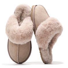 PRICES MAY VARY. 𝗠𝗲𝗺𝗼𝗿𝘆 𝗙𝗼𝗮𝗺 𝗣𝗮𝗱𝗱𝗶𝗻𝗴: Project Cloud slippers for women Lynsey feature premium memory foam padding that contours to the unique shape of your feet, providing a soft, cloud-like feel with every step. 𝟭𝟬𝟬% 𝗦𝗵𝗲𝗲𝗽𝘀𝗸𝗶𝗻 𝗨𝗽𝗽𝗲𝗿: Crafted from high-quality sheepskin, the upper offers a combination of durability and softness. It’s breathable, which keeps your feet warm during colder months and prevents overheating during warmer weather, making these women's s Fuzzy Slippers Slides, Womens House Slippers, Best Slippers Women, Women’s Slippers, Tiktok Teenager, Slippers Comfy, Slippers For Ladies, Foam Slides