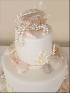 Sea Inspired Cake Seashell Cake Ideas, Aesthetic Mermaid Birthday Party, White Mermaid Cake, Seashell Baby Shower Ideas, Ocean Smash Cake, Seashell Birthday Party Ideas, Pearl Baby Shower Ideas