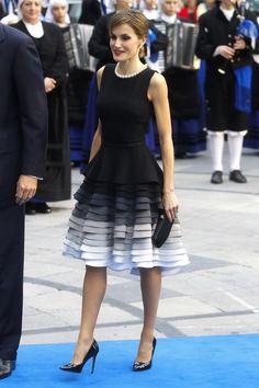 Кралицата Летиција Black And White Dress, Kate Middleton, I Dress, Pretty Dresses, Beautiful Outfits