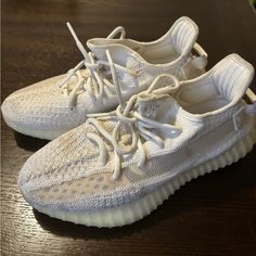 2022 Yeezy Boost 350 V2 'Bone' Get It Now , Used Only Twice. Men Size 6.5 . Women Size 7.5 I Bought This From The Adidas App Yezzy Shoes Women, Yeezy White, Shoes Yeezy, Bone Color, Yeezy Boost 350 V2, Yeezy Shoes, 350 V2, Yeezy Boost 350, Get It Now