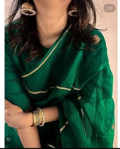 Green Saree Bride, Green Traditional Outfit, Dark Green Saree, Chiffon Blouses Designs, Indian Dress Up, Indian Bridal Sarees, Fashionable Saree Blouse Designs, Simple Sarees