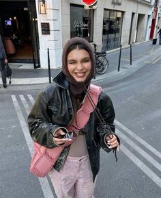 • winter outfits • autumn style • winter aesthetic • winter shoes 2023 • vintage style ideas • winter style inspo • London streetstyle • early winter outfits • balaclava style Women’s Jacket Outfit, Study Outfit, Stile Kylie Jenner, European Winter, Fall 23, 2024 Outfits, Autumn Look, Amazon Clothes