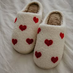 hand wash warm; hang to dry SIZING s/m fits sizes 6-7, m/l fits sizes 8-9, l/xl fits size 10 Heart Slippers, Faux Fur Top, Fur Top, Slide Slippers, Winter Slippers, Slippers Pattern, Fuzzy Slippers, Red Hearts, Round Toe Heels