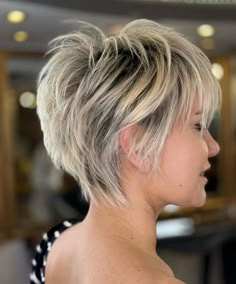 Stylish Short Hair, Shaggy Short Hair, Bob Haircut For Fine Hair, Chin Length Hair